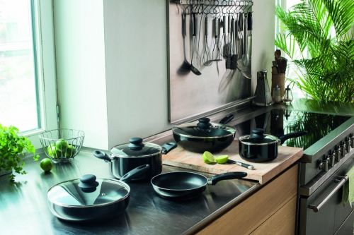 brabantia_inductio_5_piece_induction_pan_set_black_includes_3_saucepans_with_lid_1_casserole2